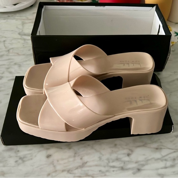 Nicole Miller Beige Slide Sandals - Picture 3 of 6